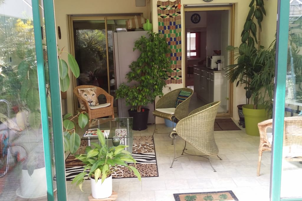 Patio room seen from outside/ véranda vue de l'extérieur