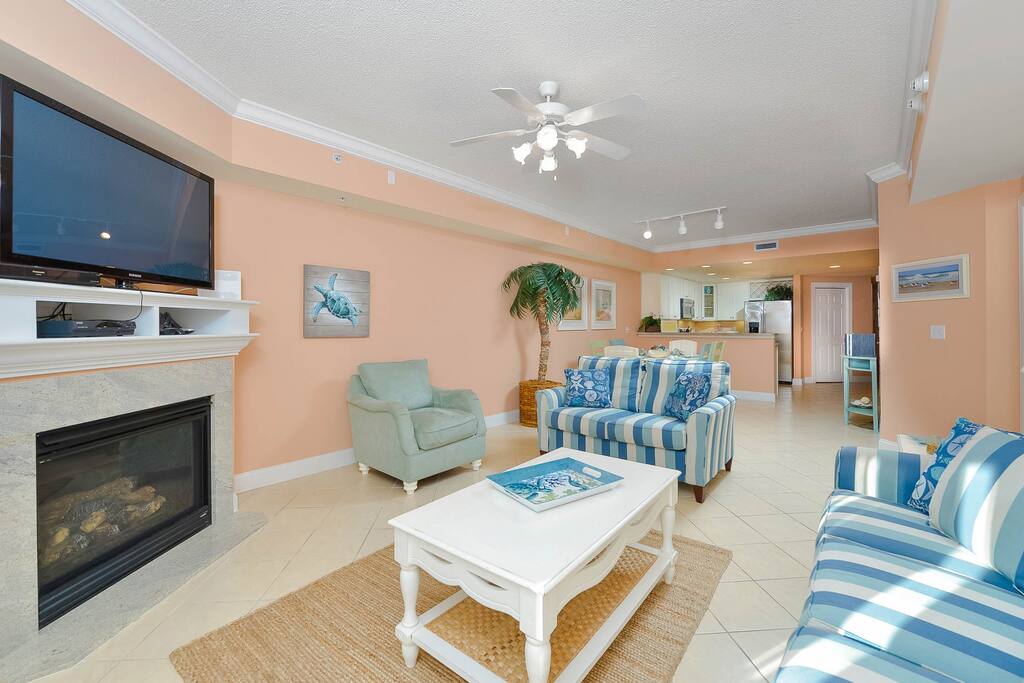Couch,Furniture,Room,Fireplace,Hearth