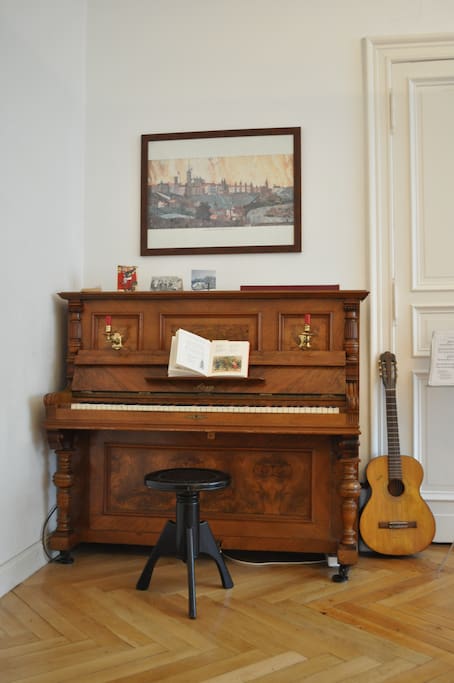 Piano im Wohnzimmer