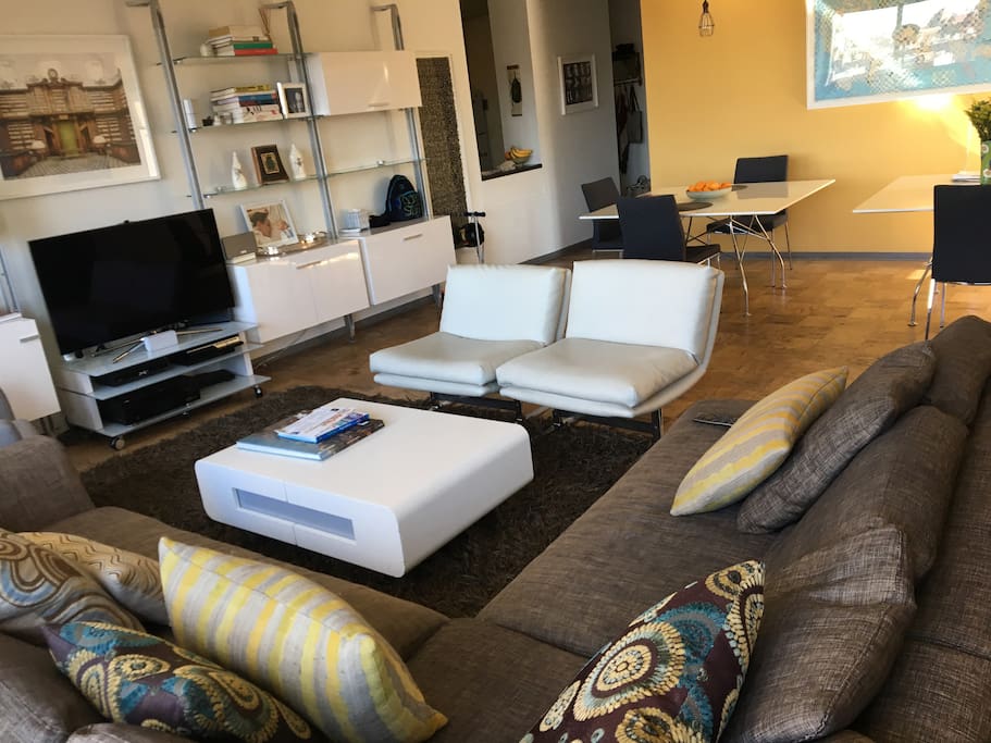 Living room/TV/Dining Room