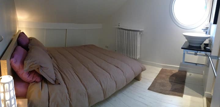 ห้องนอน 3 ชั้นบนพร้อมห้องน้ำ/ห้องสุขา