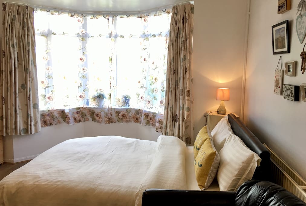 Huge bay windows to let in the morning sunshine
