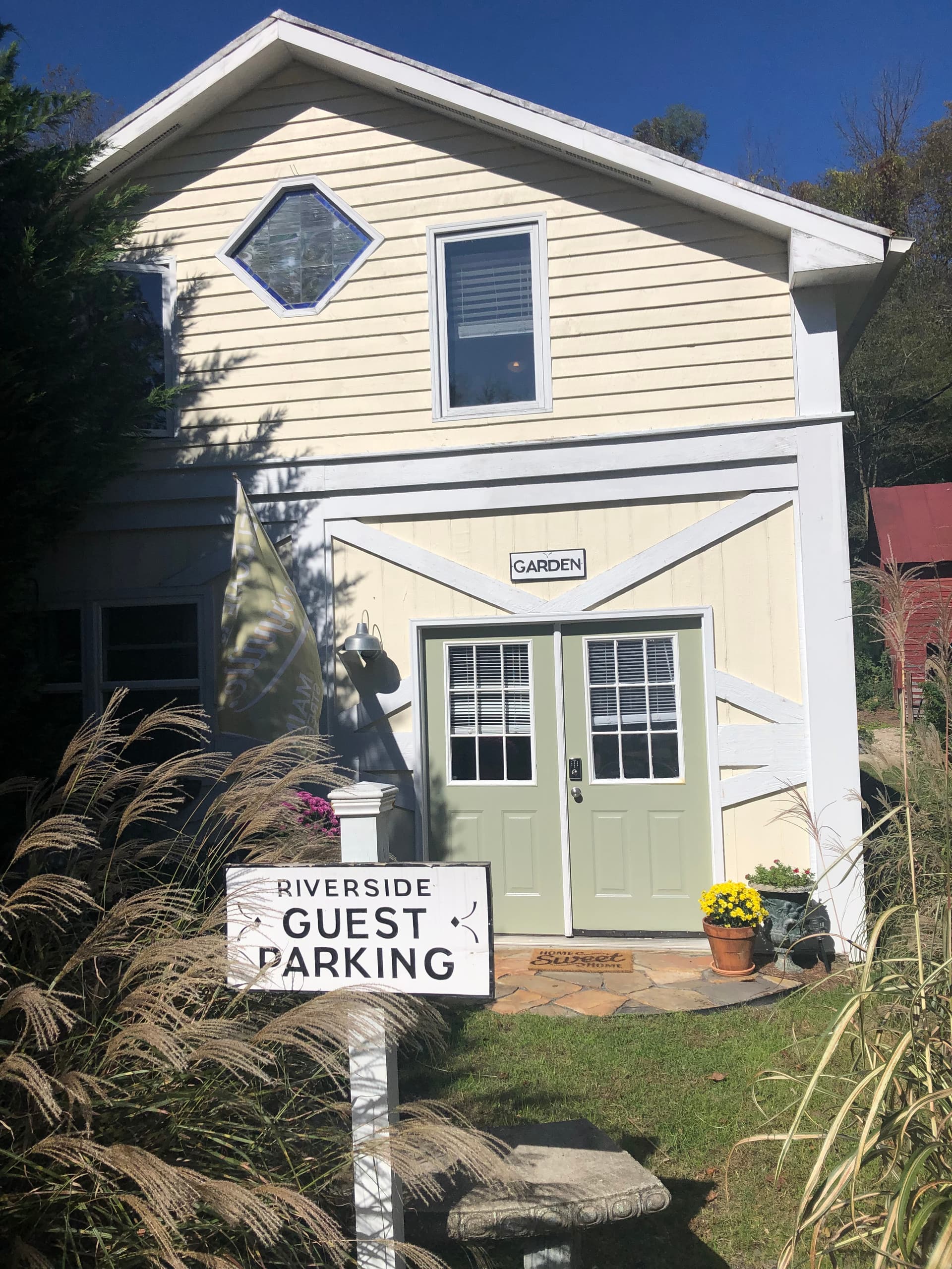 River Side Tourist Room and Bath Loft-5 min to SNP