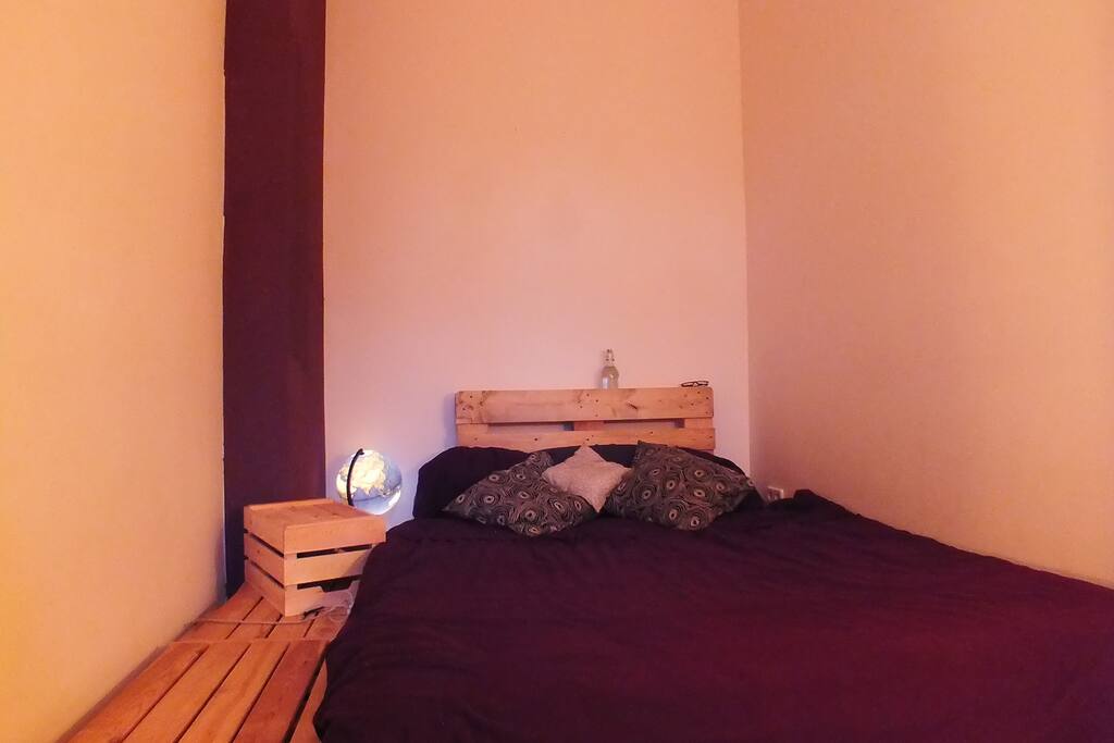 bedroom 1 - confy king size bed
