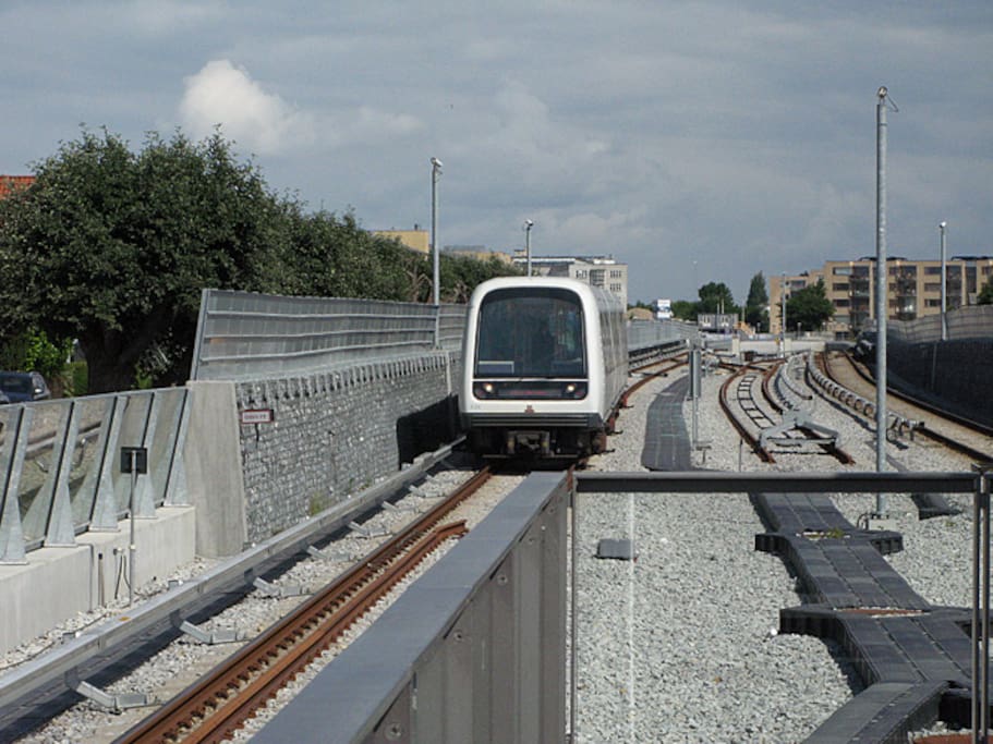 Metro station 10 min. walk
