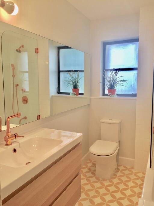 Bathroom 1- with Soaking tub