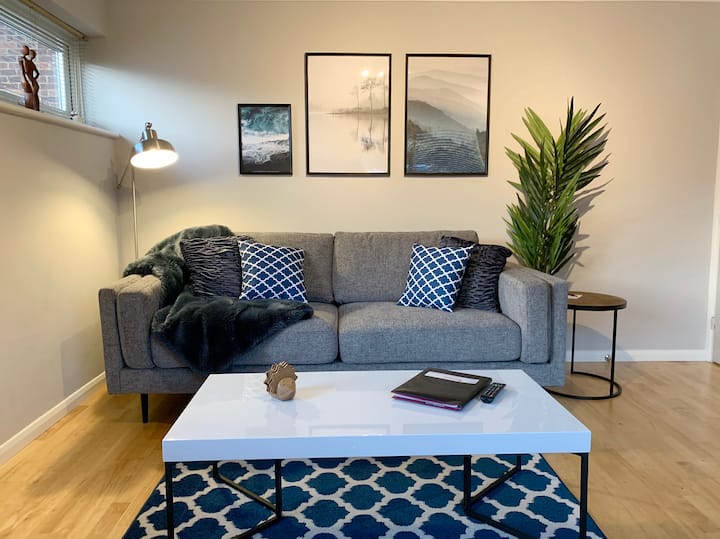 2-bed, 1-bath Apartment In Central Windsor - 슬라우