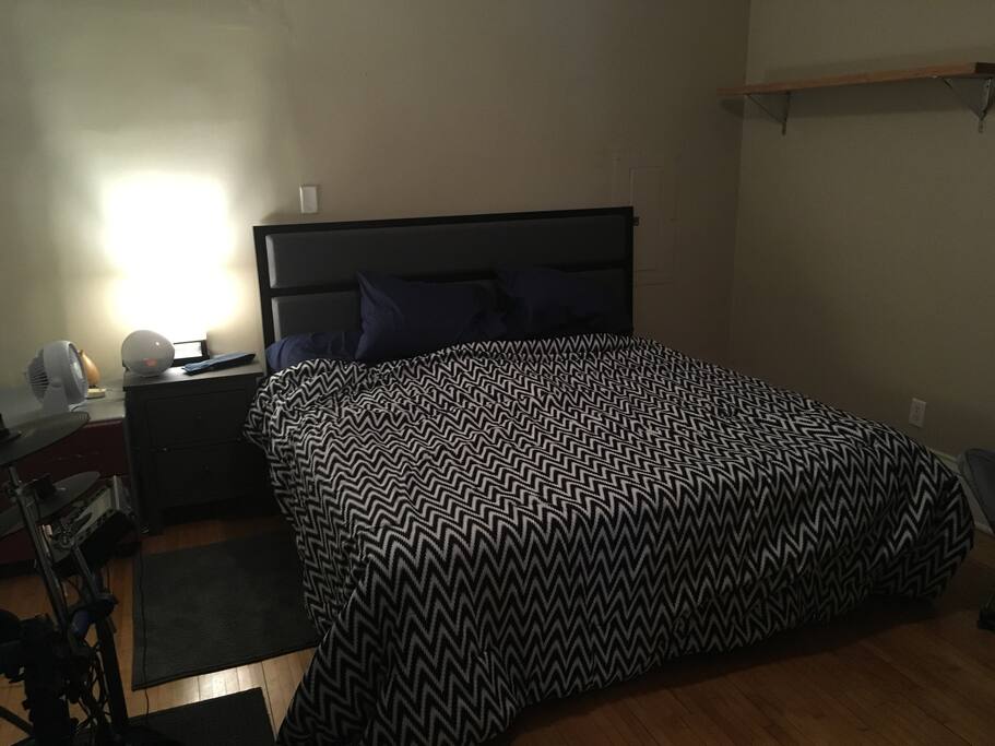 The bedroom has a King-sized bed with a new, very comfortable Casper mattress. It also has a white noise machine for sleeping and a Phillips light that emulates the sunlight to wake you up gradually in the morning (both of which are easy to operate). Blackout curtains keep the room dark.