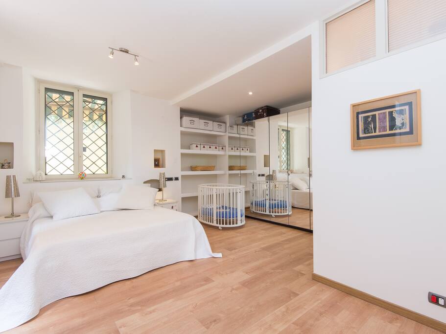 Double bedroom and baby cot