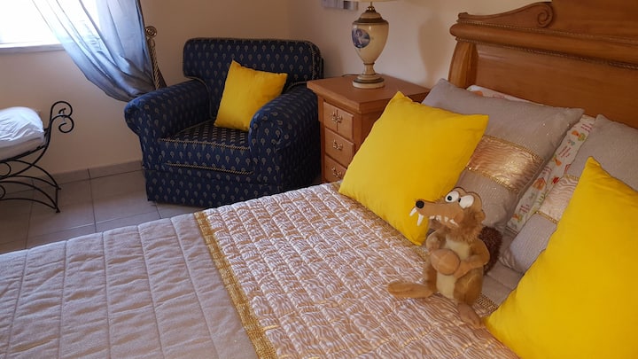 Schlafzimmer 1