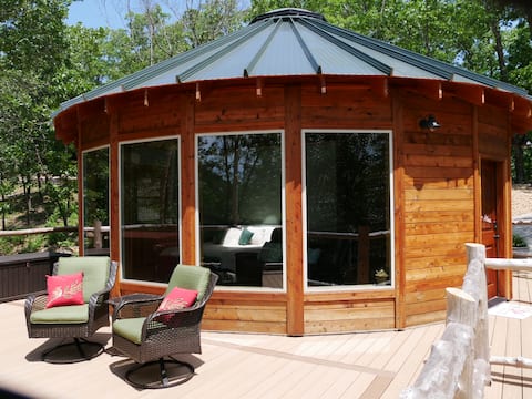 Eureka Yurts & Cabins- Pine View Yurt w/ hot tub
