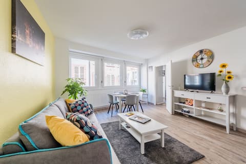 Propriété Airbnb réussie: Beautiful spacious apartment, in the heart of the city center. à Centre