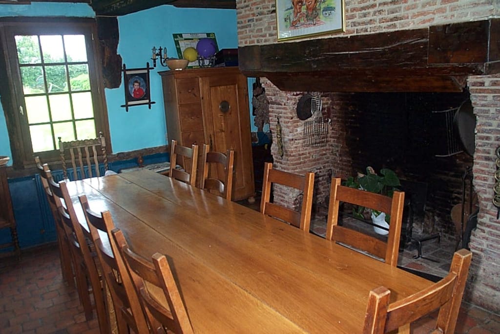 Dining Room/Salle a manger