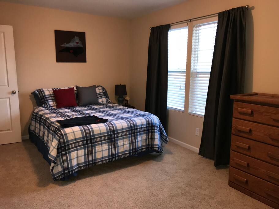Guest Room with Queen Bed