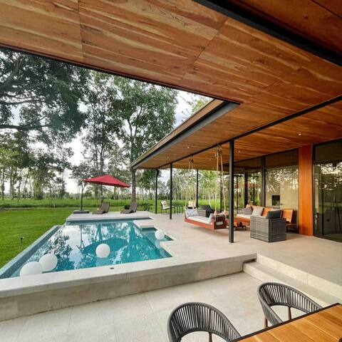 Quinta La Ceiba Modern Home with Pool in DairyFarm