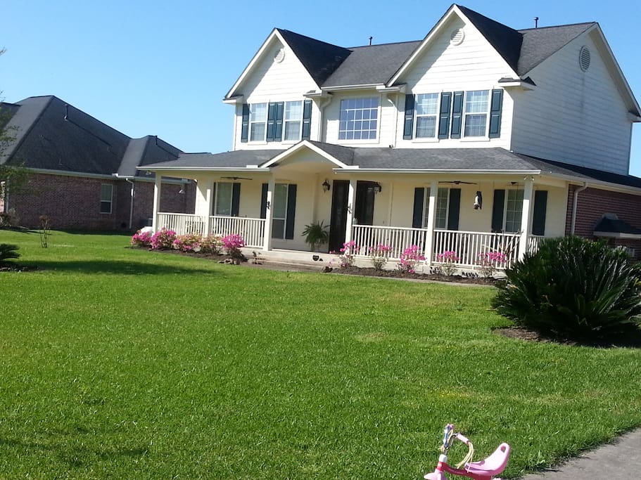 Large front porch for visiting!