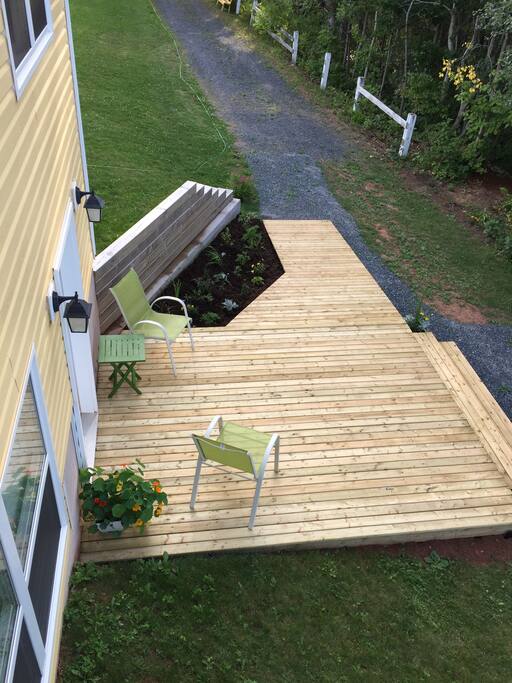 Private entry and driveway. Deck overlooking the river