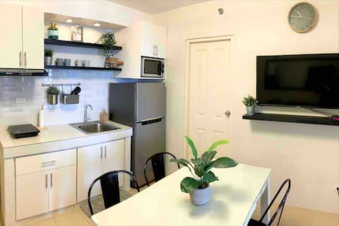 Cozy 2BR Condo w/ Oceanview+Pool,Gym&GarageParking