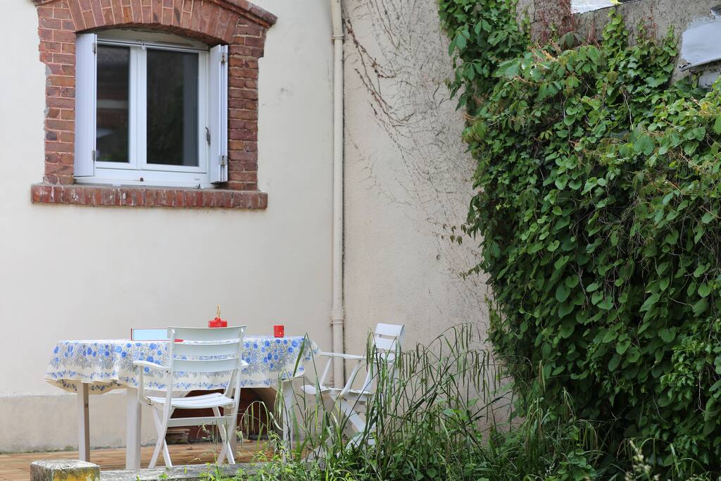 Déjeuner sur la terrasse