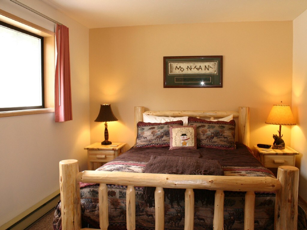 ควีนไซส์ชั้นล่าง