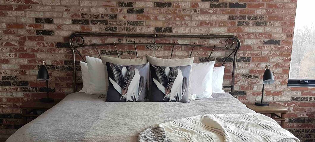 Penthouse Living! Luxury Home Heart of Downtown gallery image 5