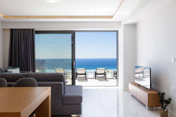 Sea Lovers Villa, 2 BD, private pool, sea views gallery image 5
