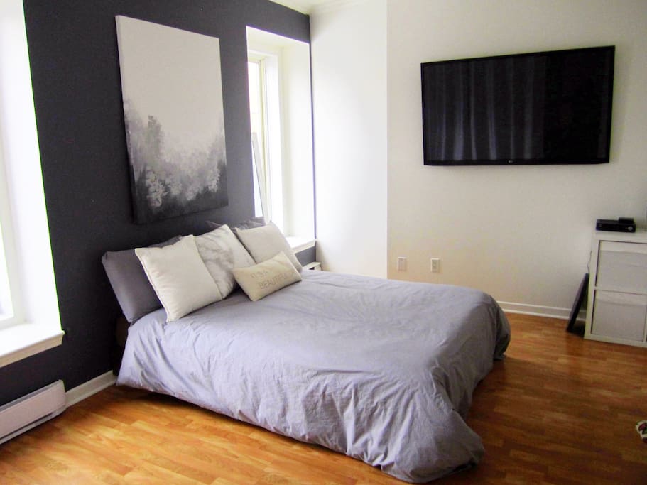 Chambre-Bedroom-Queenbed