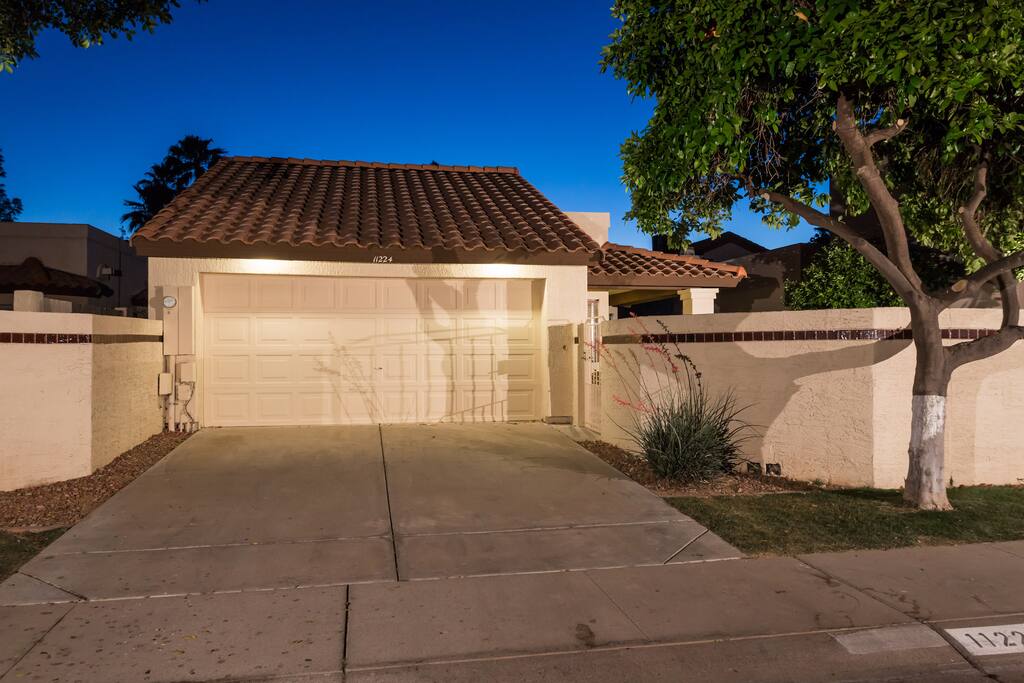 Front of home with attached 2 car garage