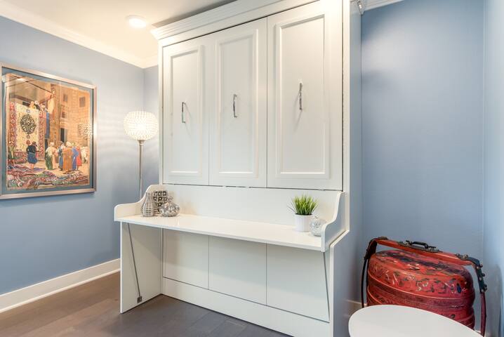 Stunning Luxury Home near Hollywood Bowl! gallery image 4