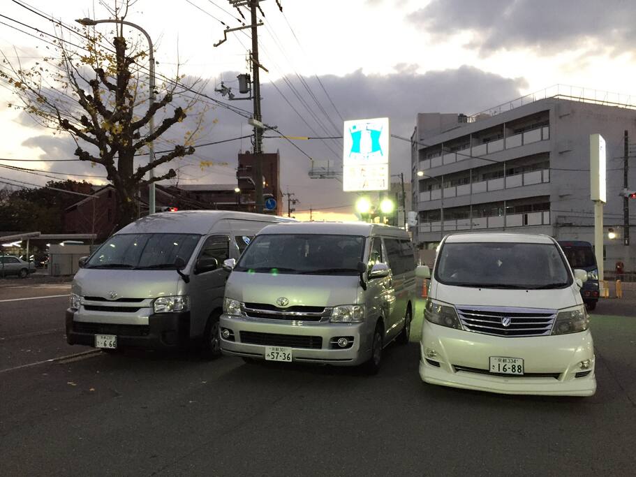 提供各種車型的包車租車服務。