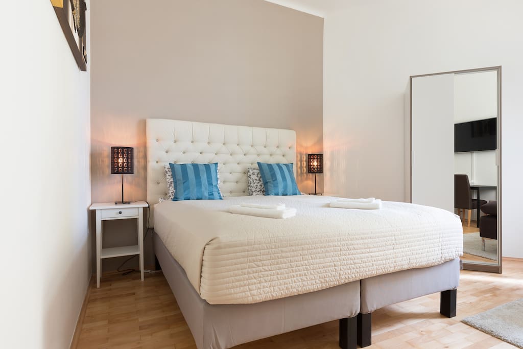 Comfy king size (180x200cm) box spring bed