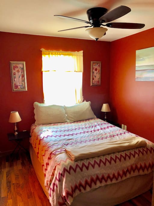 2nd Bedroom-Queen