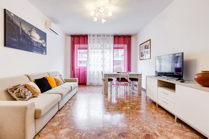 @yourstayinrome New 3 BR & 3 BT apt up to 6 sleeps