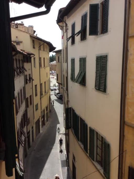 20 passi e siamo in piazza santa Croce.