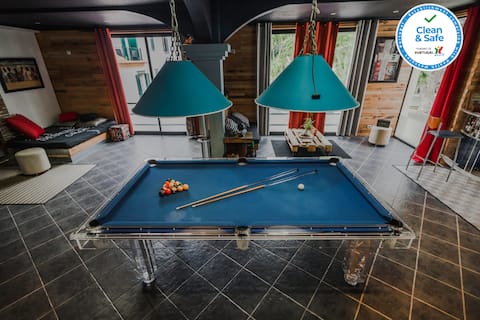 Popular Airbnb listing: THE MODERN & RECYCLED HOUSE in Machico