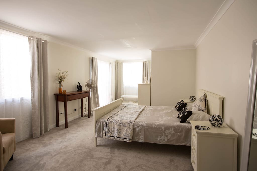 Main bedroom with Queen bed and ensuite