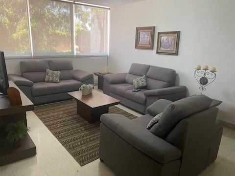 Successful Airbnb property: Apartment on the city's main street. in San Luis Potosí