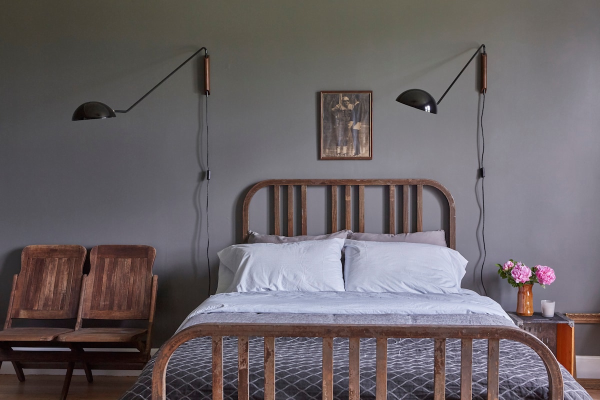 The modern rustic room