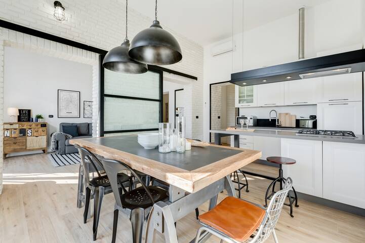 BMGA | Glam Industrial 3-bed apartment @Termini gallery image 2