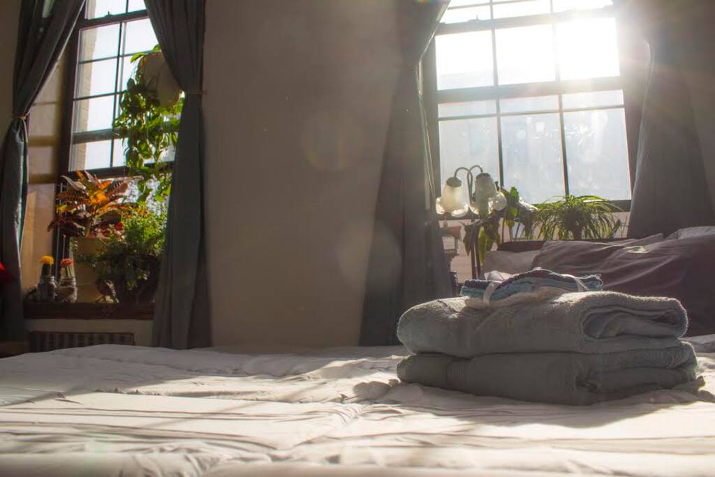 Private Bedroom - linens & towels included.
