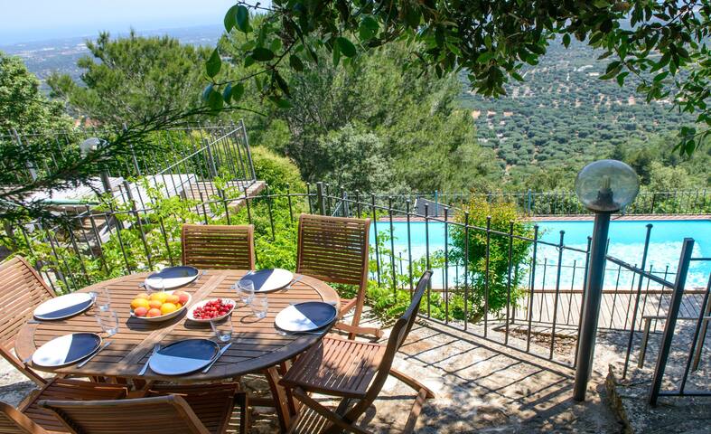 Luxury 3-Bed Villa w/ Heated Pool & A/C, fast wifi gallery image 4