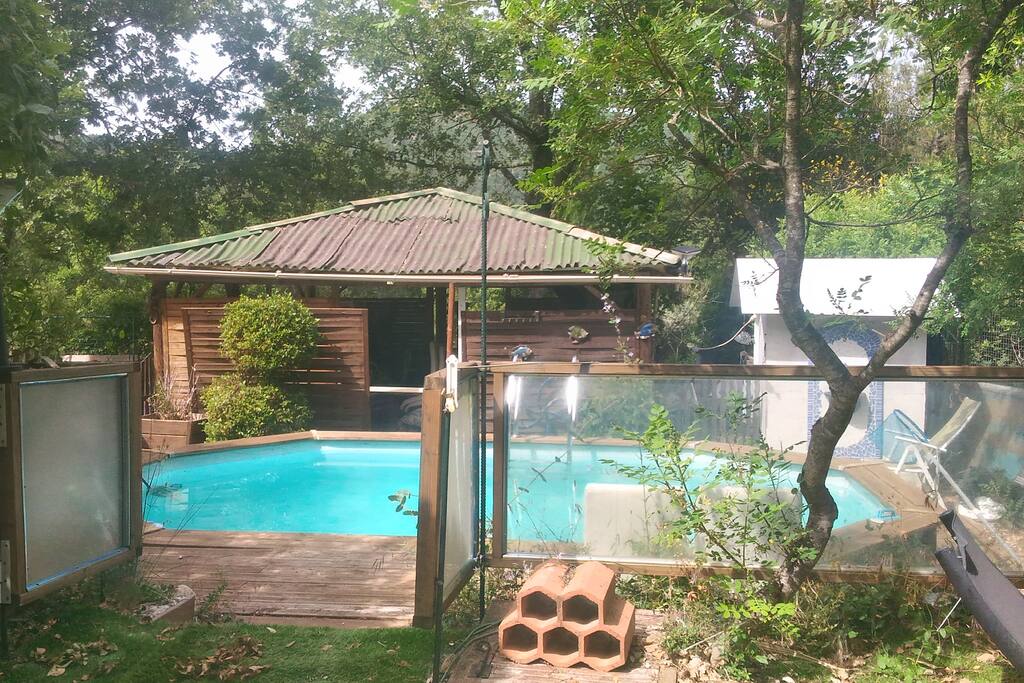 A small swimming pool 140cm deep
