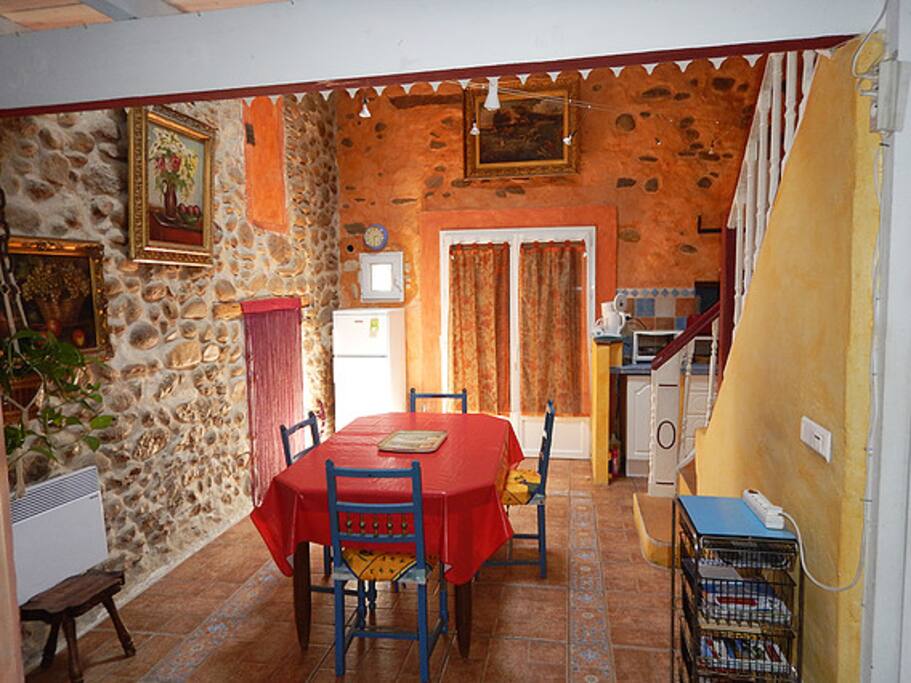 Location meublé Le Boulou Salle à manger