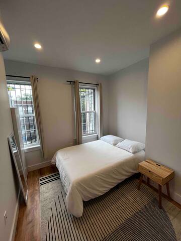 Modern Comforts Minutes from LGA gallery image 3