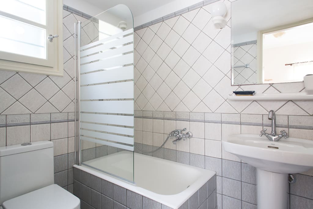 The "grand" bathroom.