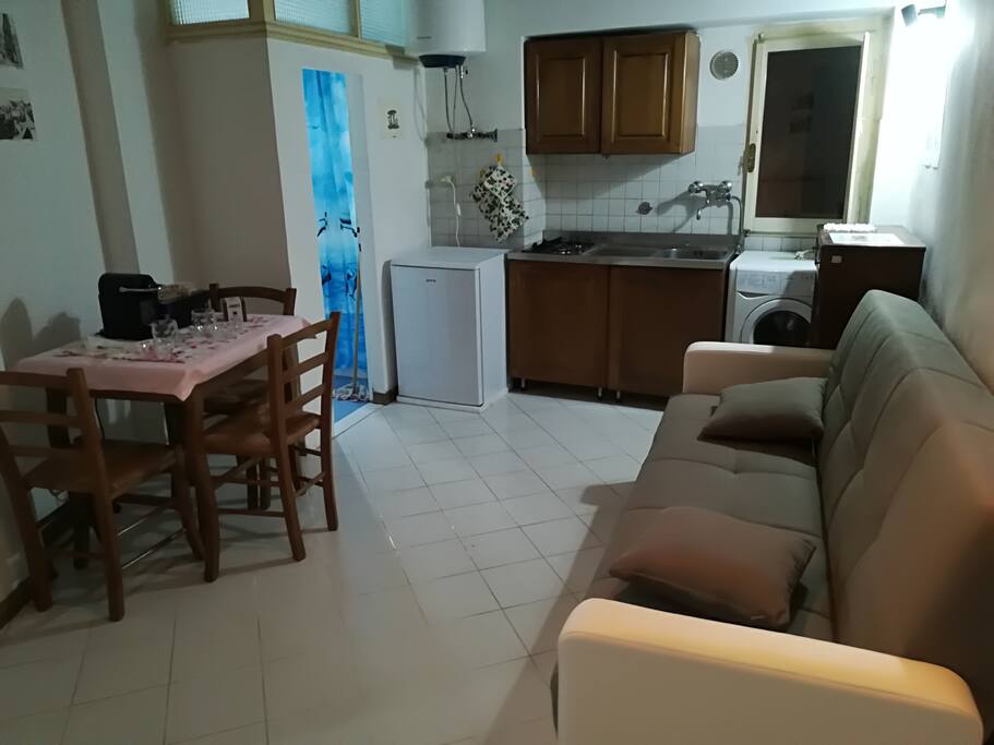 Soggiorno con divano letto una piazza e mezza