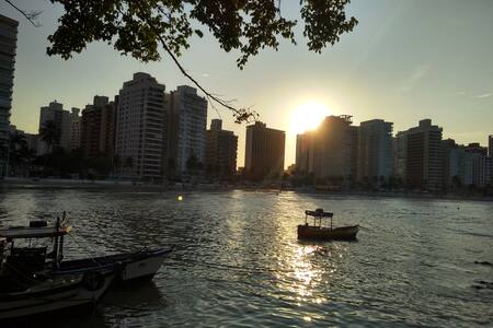 Quarto Privado em Apê nas Astúrias 500 m da Praia