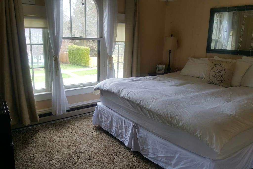 bedroom 1 king bed