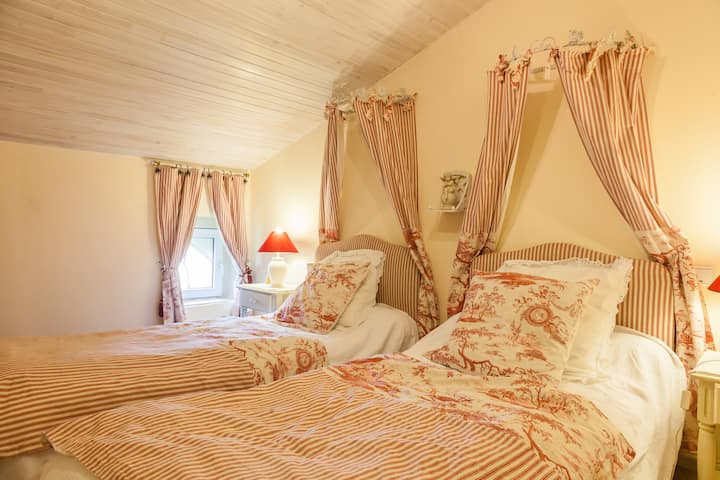 Საძინებელი ორი 90 საწოლით