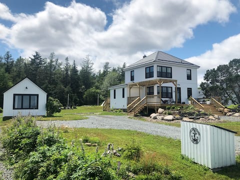 Professionally designed holiday home on the beach